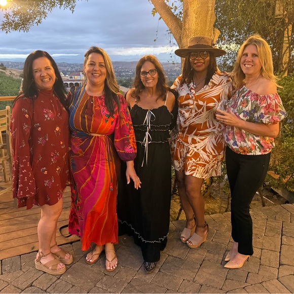 🩵 Live show 👉🏻Pre Loved Brand New Premium Boutique items and much more!! 😊 - Picture 6 of 6